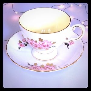 Tuscan Tea Cup fine English and Saucer w/Gold Trim